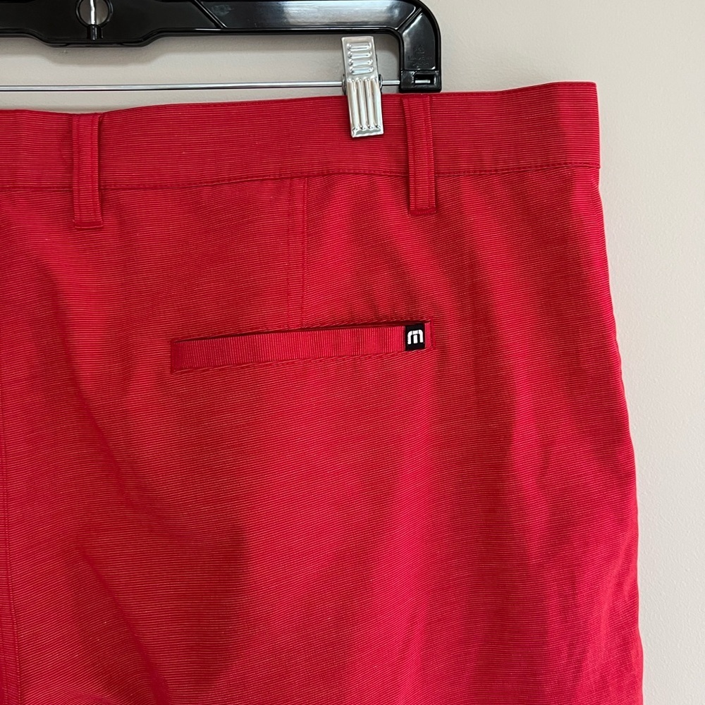 Travis Mathew Beck 10" Men's Performance Golf Shorts in Red, size 42 - Picture 4 of 9